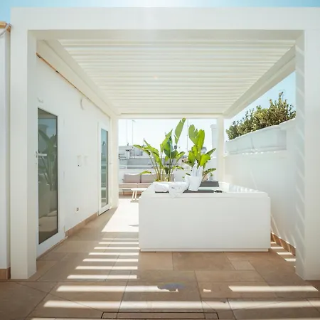 Bianca Altomare Sea View Terrace & Pool Appartement *